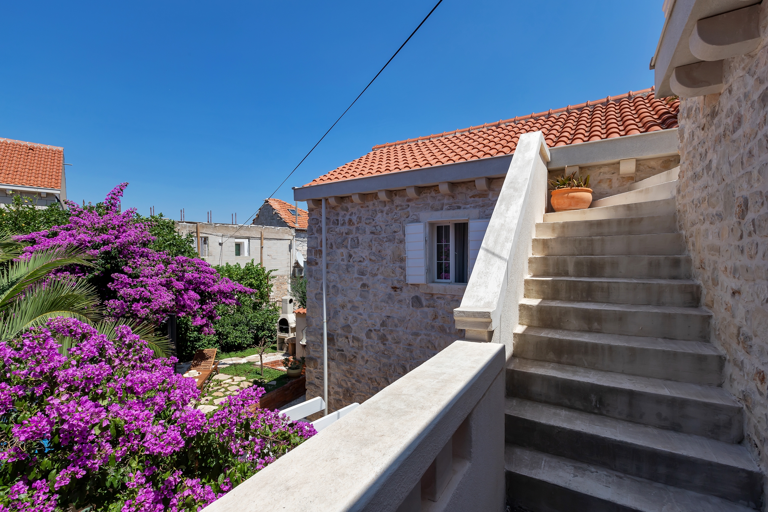 Three bedroom house with terrace and sea view Sutivan, Brač  K