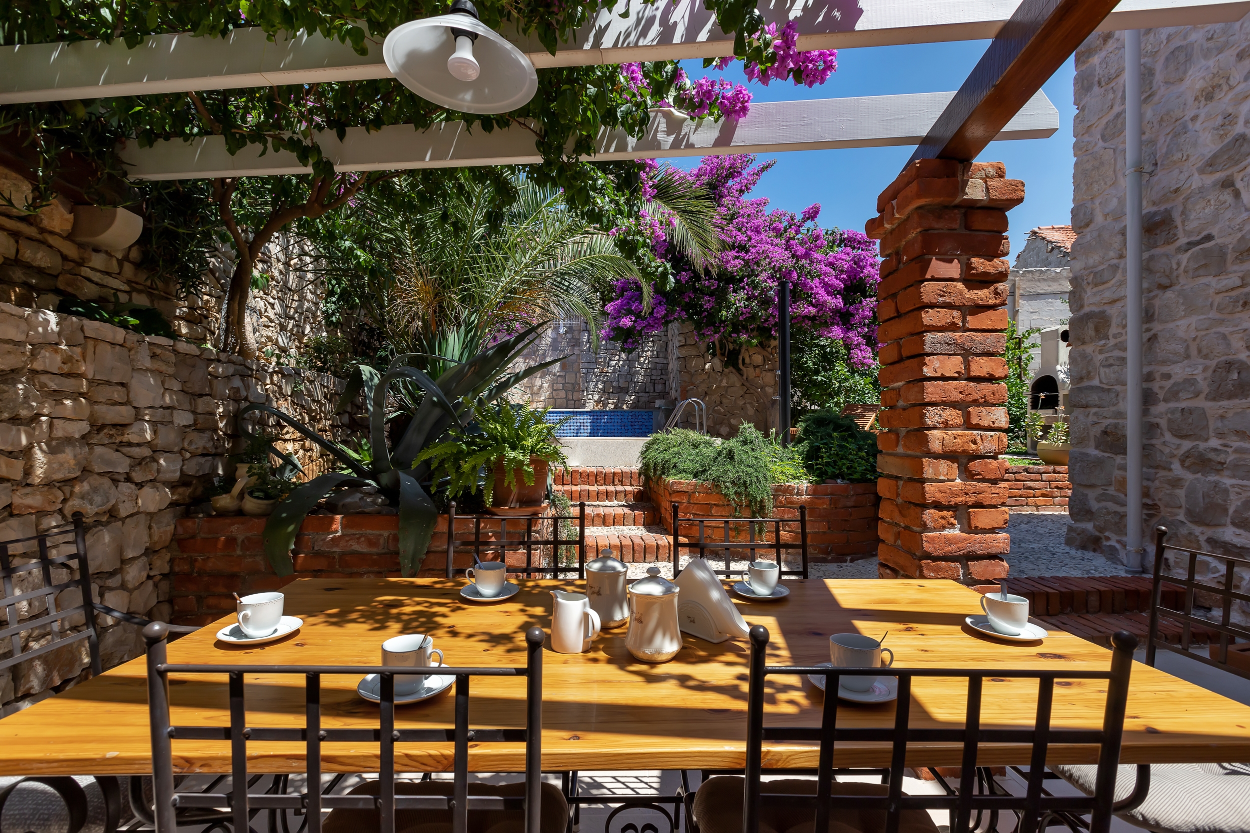 Three bedroom house with terrace and sea view Sutivan, Brač  K