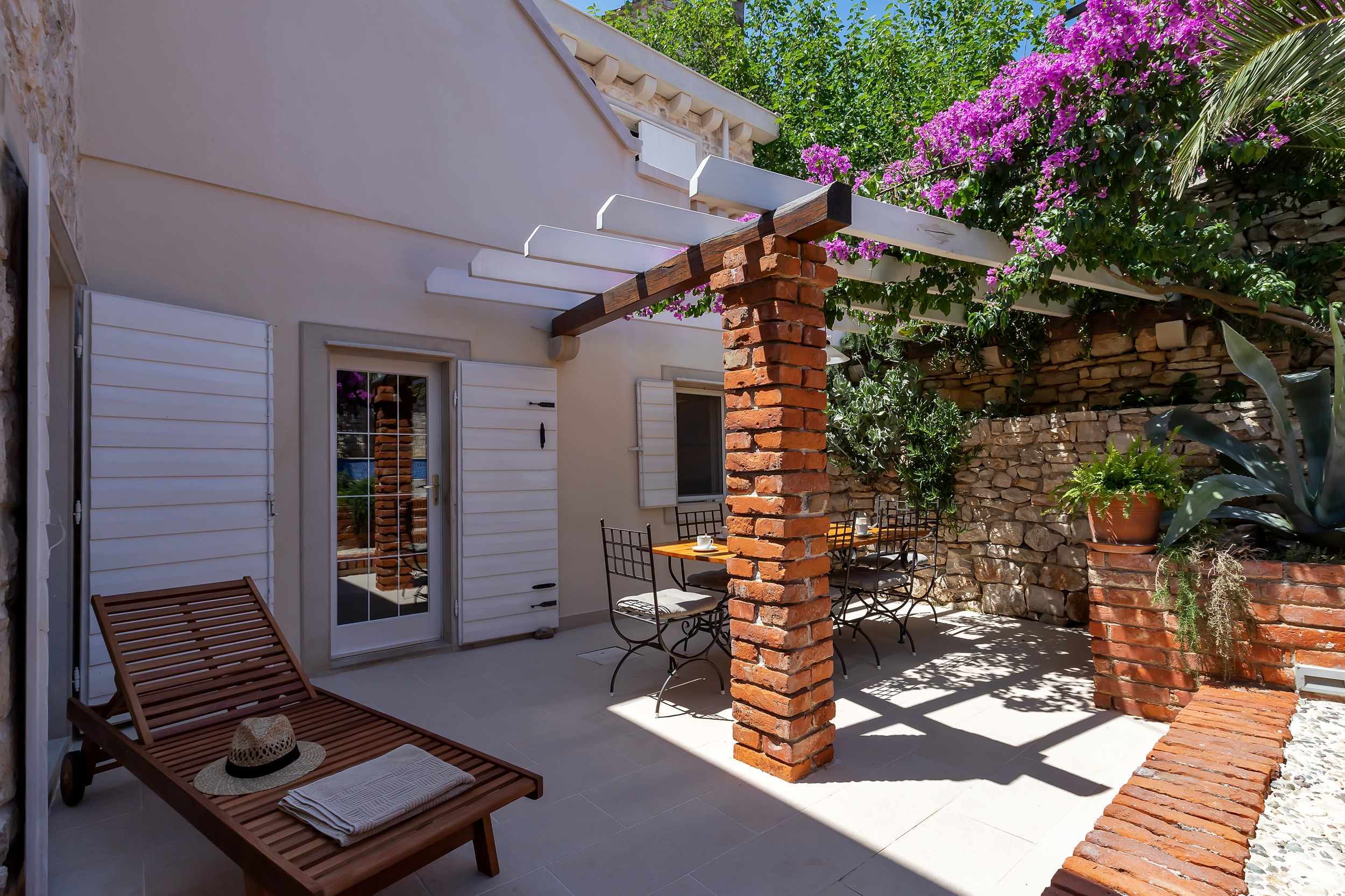 Three bedroom house with terrace and sea view Sutivan, Brač  K