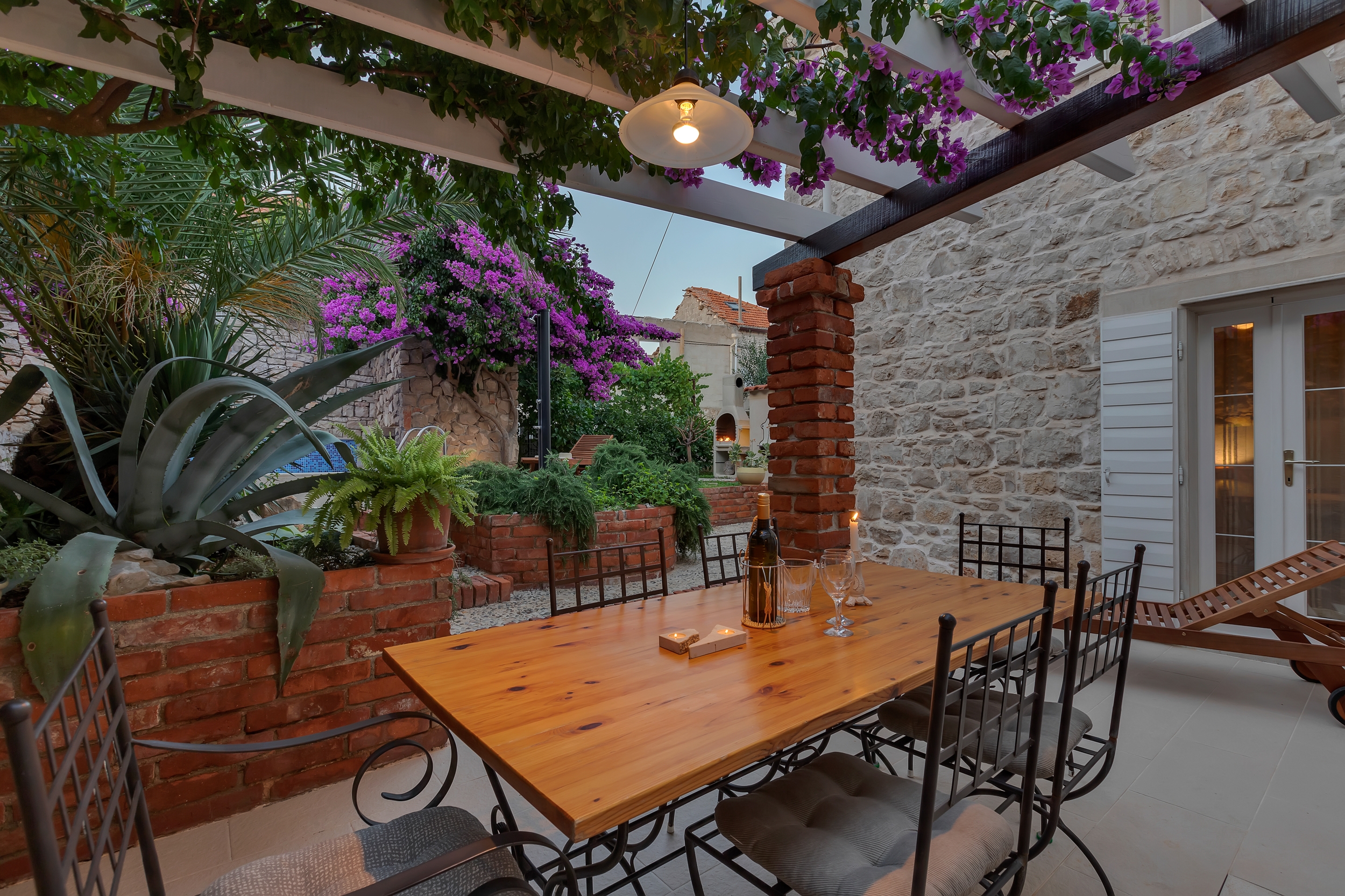 Three bedroom house with terrace and sea view Sutivan, Brač  K