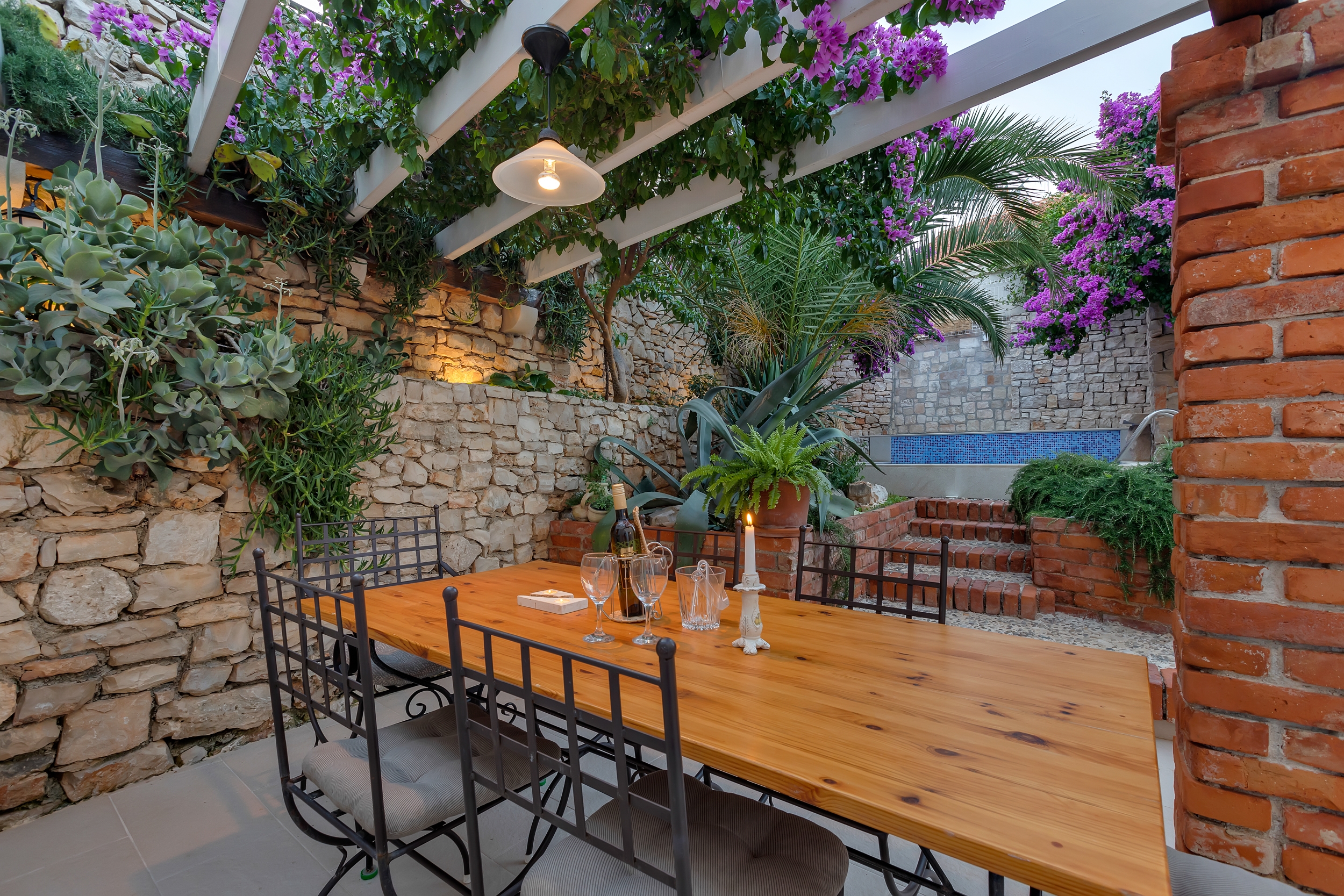 Three bedroom house with terrace and sea view Sutivan, Brač  K