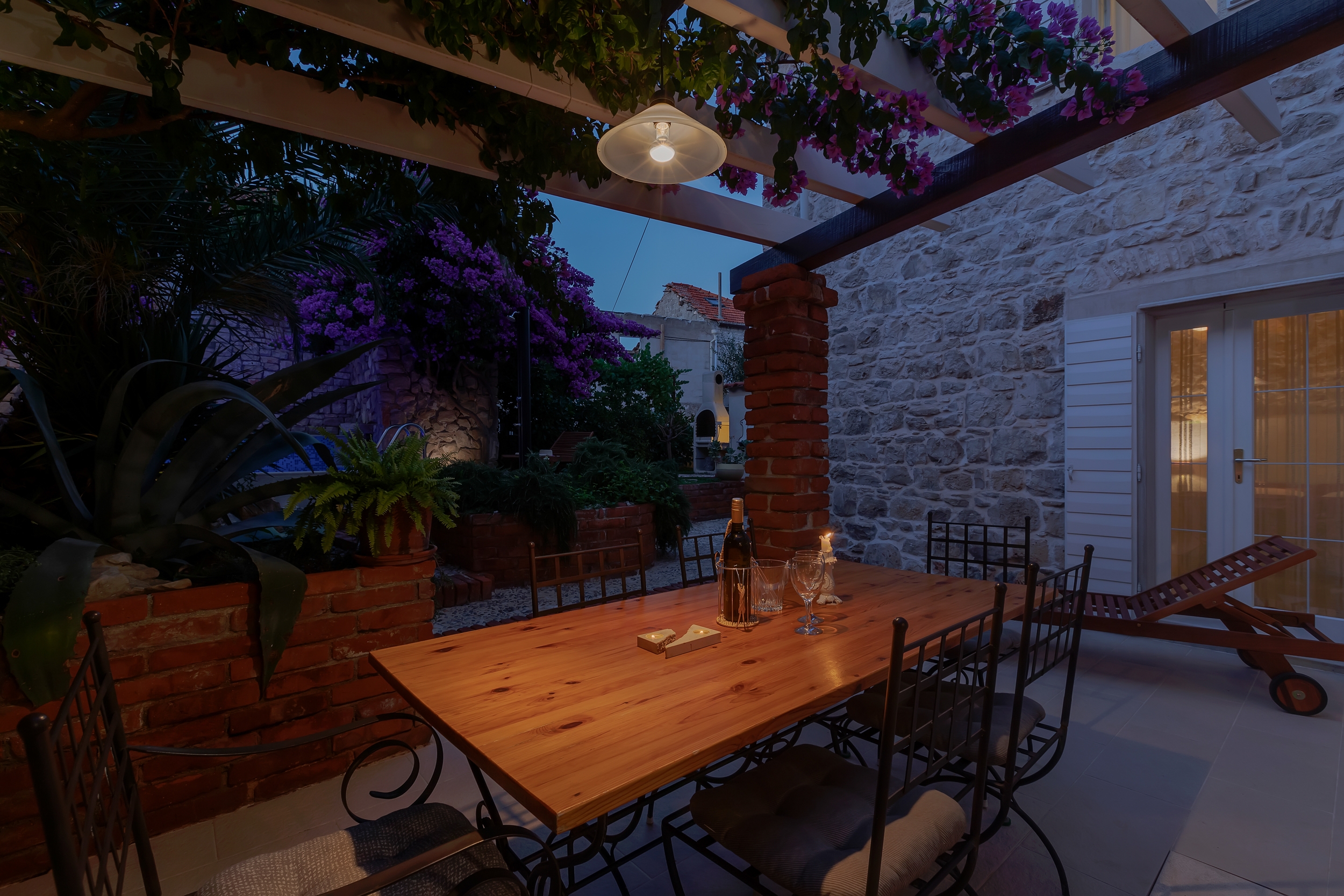 Three bedroom house with terrace and sea view Sutivan, Brač  K