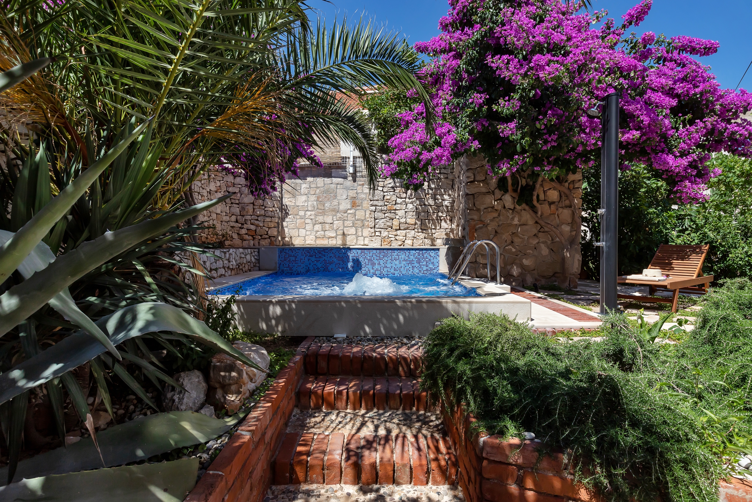 Three bedroom house with terrace and sea view Sutivan, Brač  K