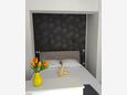 Tribunj, Chambre dans l’hébergement en type studio-apartment, climatisation disponible et WiFi.