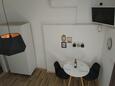 Salle à manger Tribunj, Salle à manger dans l’hébergement en type studio-apartment, WiFi.