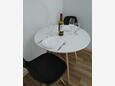 Tribunj, Salle à manger dans l’hébergement en type studio-apartment, WiFi.