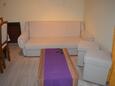 Punat, Living room in the apartment, air condition available, (pet friendly) and WiFi.