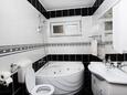 Bathroom 1 Split, Bathroom 1 in the apartment, WiFi.