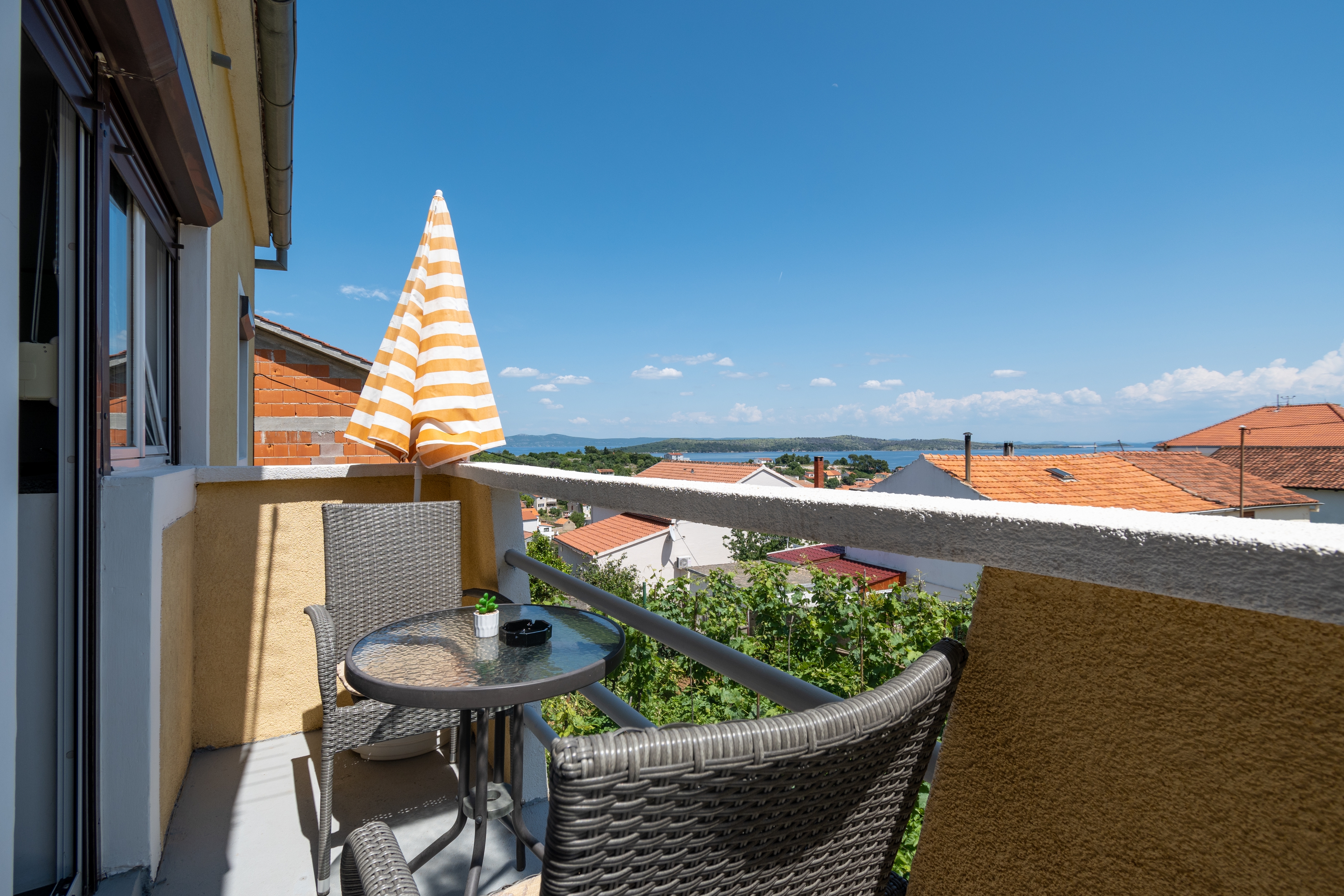 Two bedroom apartment with balcony and sea view Sali, Dugi otok  A-a