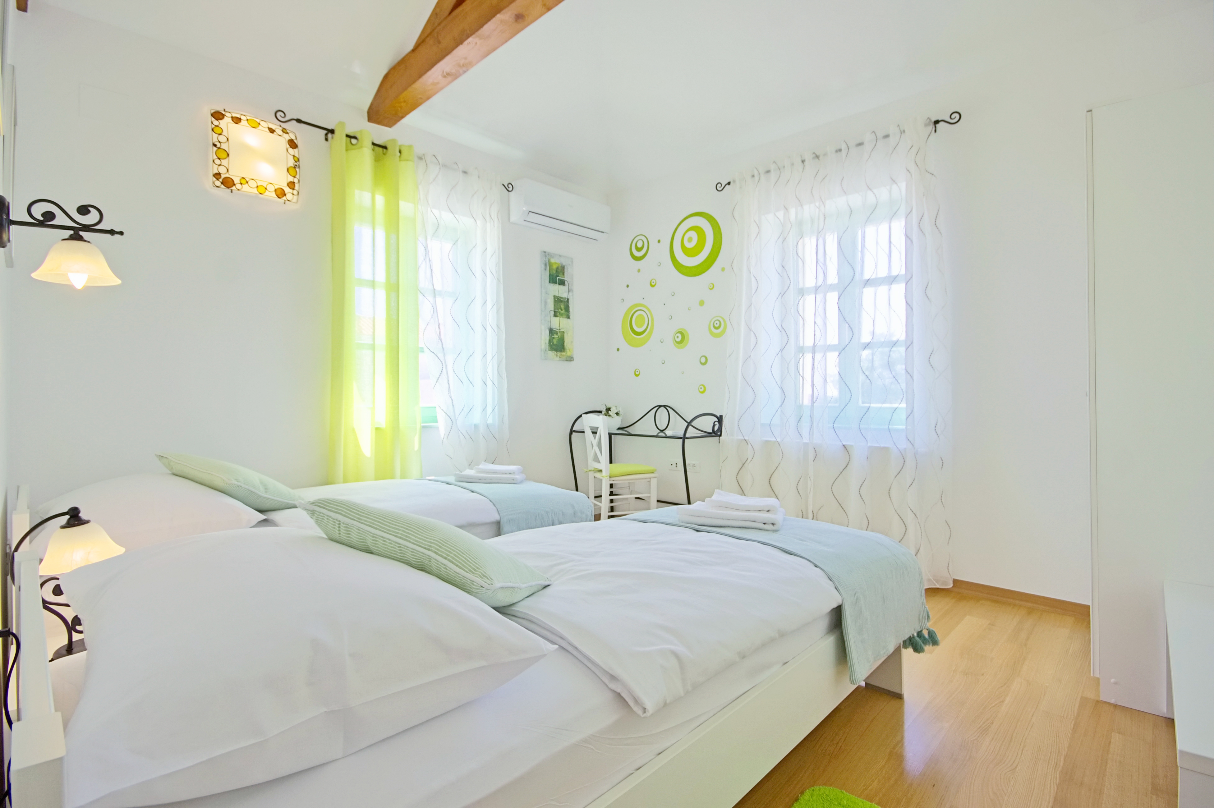 Three bedroom house with terrace Ližnjan, Medulin  K