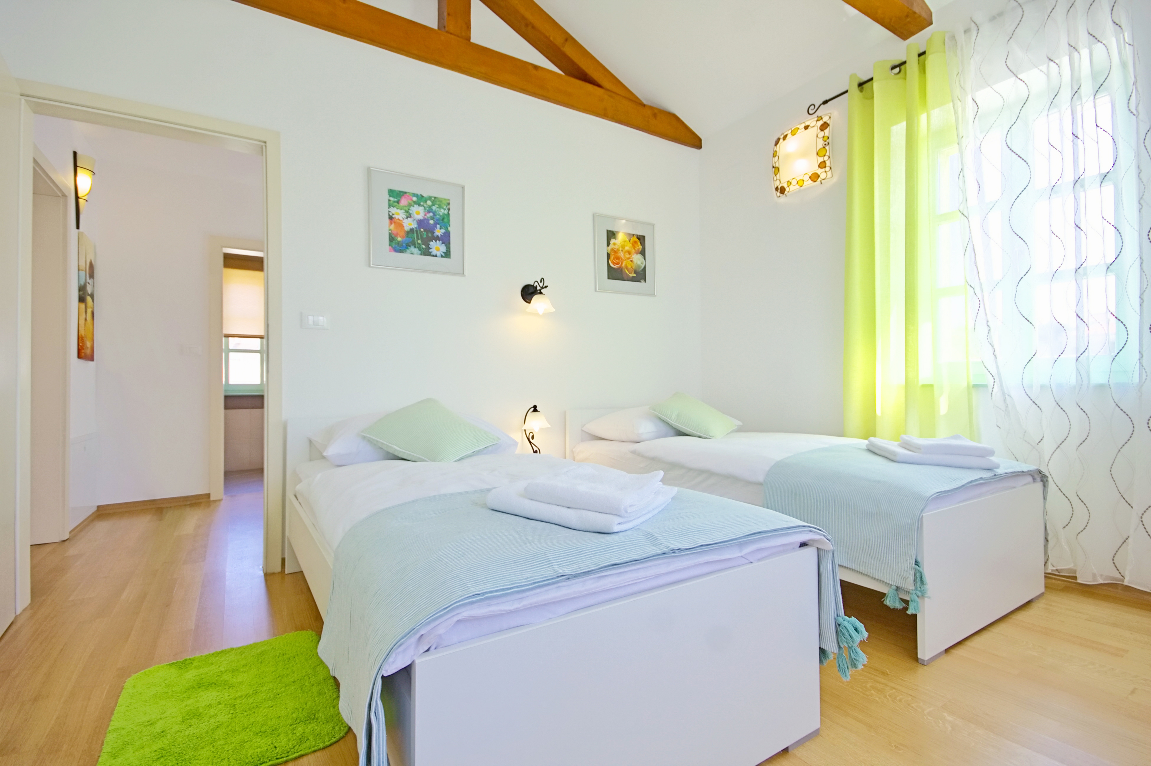 Three bedroom house with terrace Ližnjan, Medulin  K