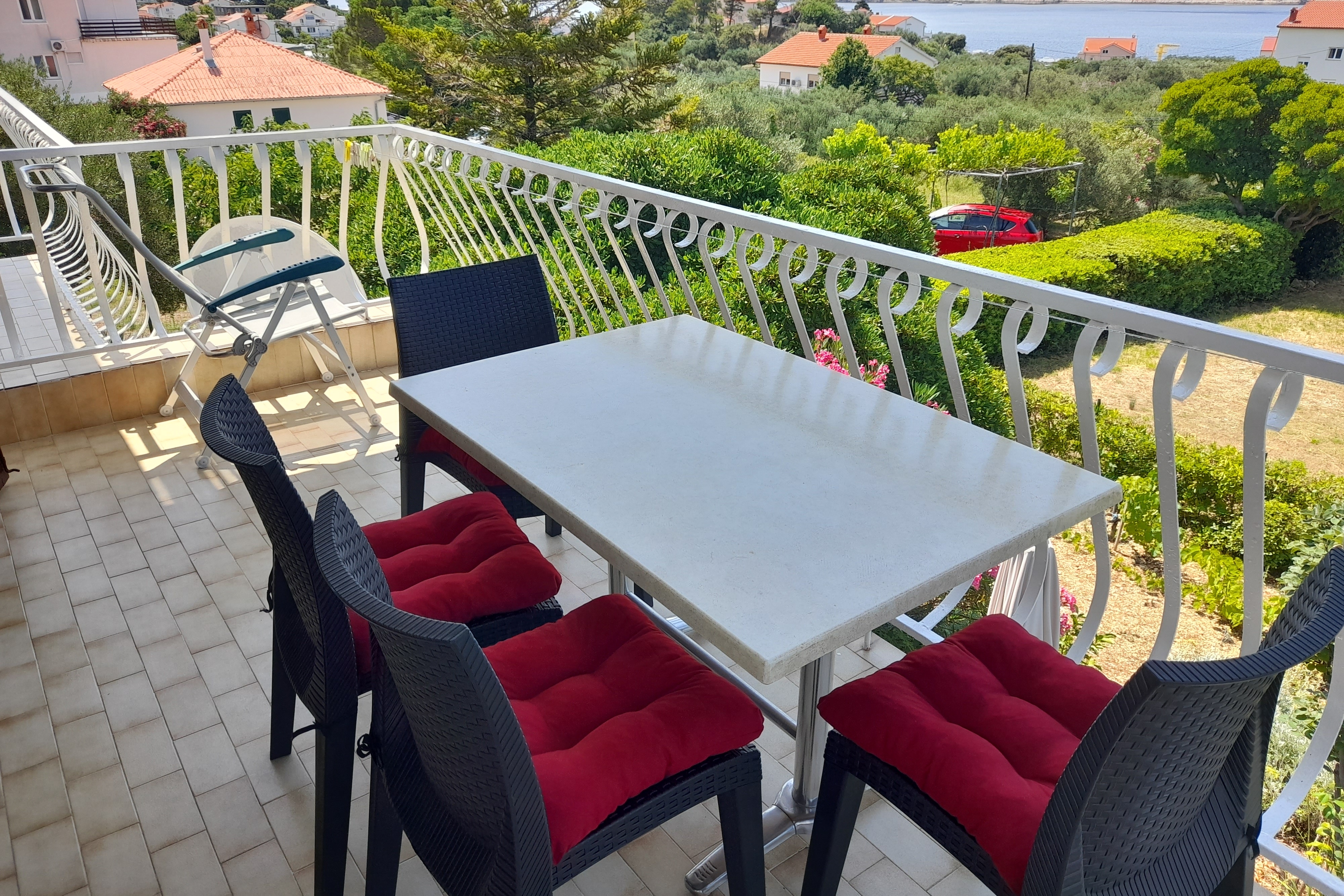 Two bedroom apartment with balcony and sea view Banjol, Rab  A-a