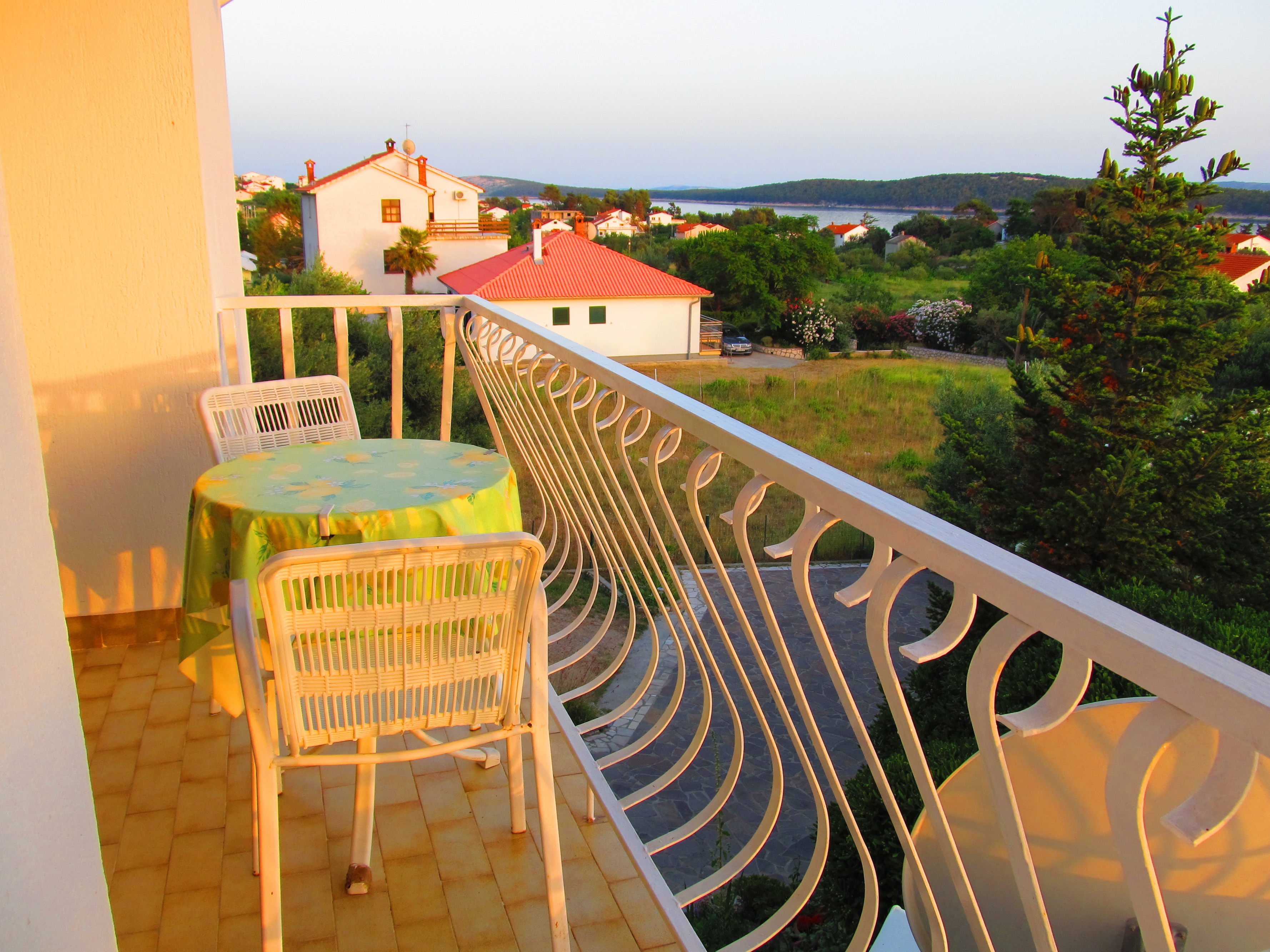 Two bedroom apartment with balcony and sea view Banjol, Rab  A-a