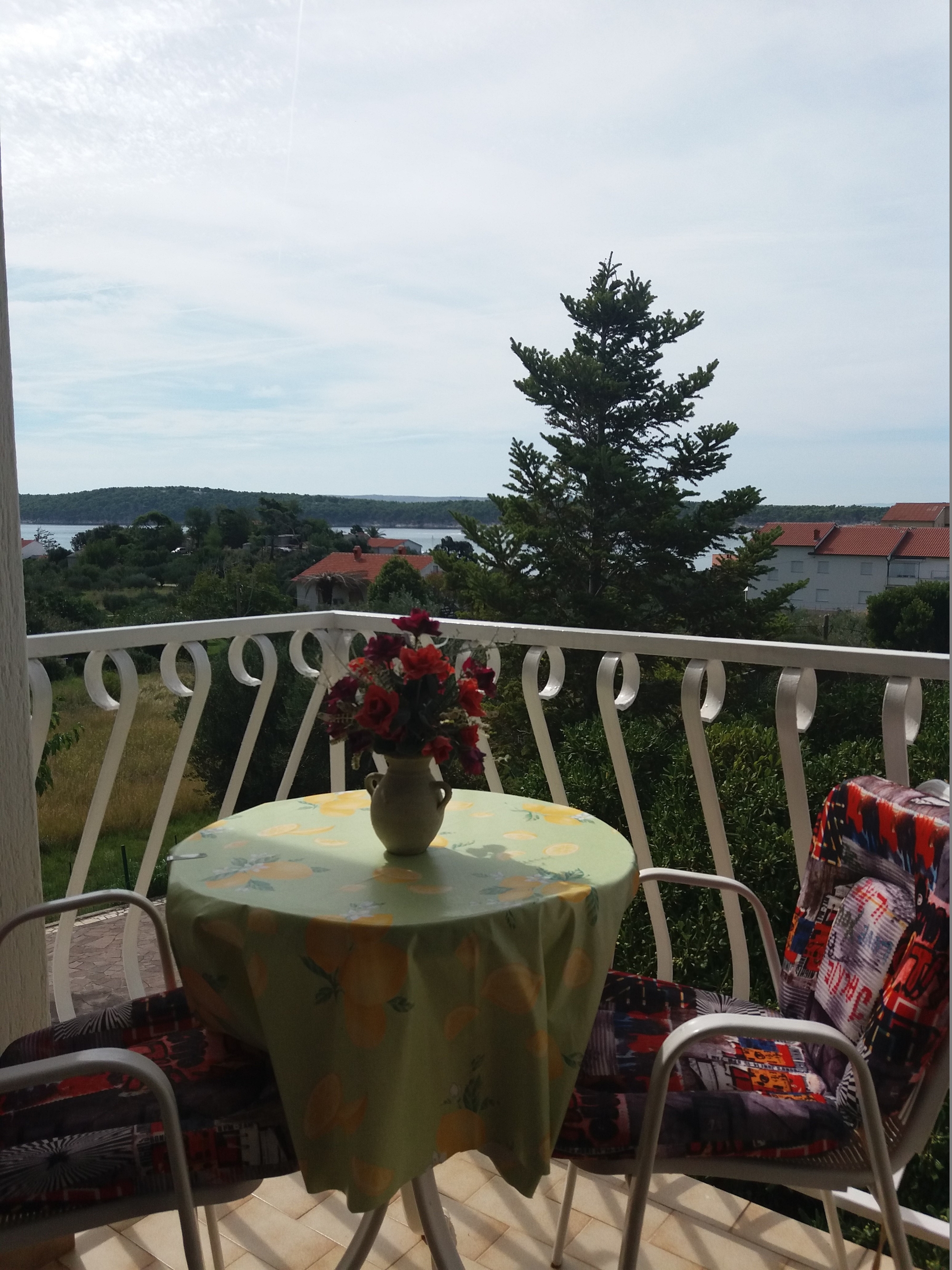 Two bedroom apartment with balcony and sea view Banjol, Rab  A-a