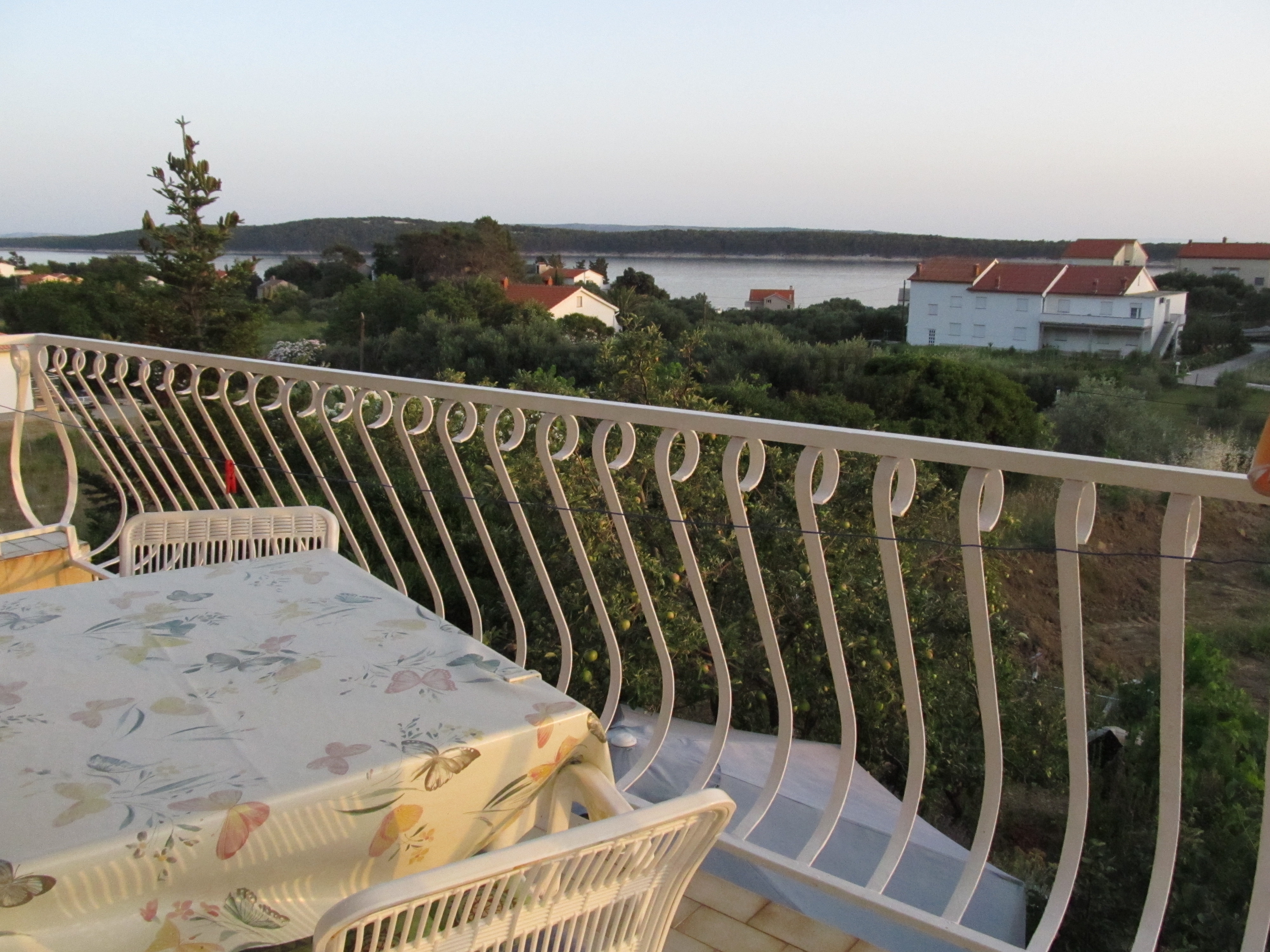 Two bedroom apartment with balcony and sea view Banjol, Rab  A-a