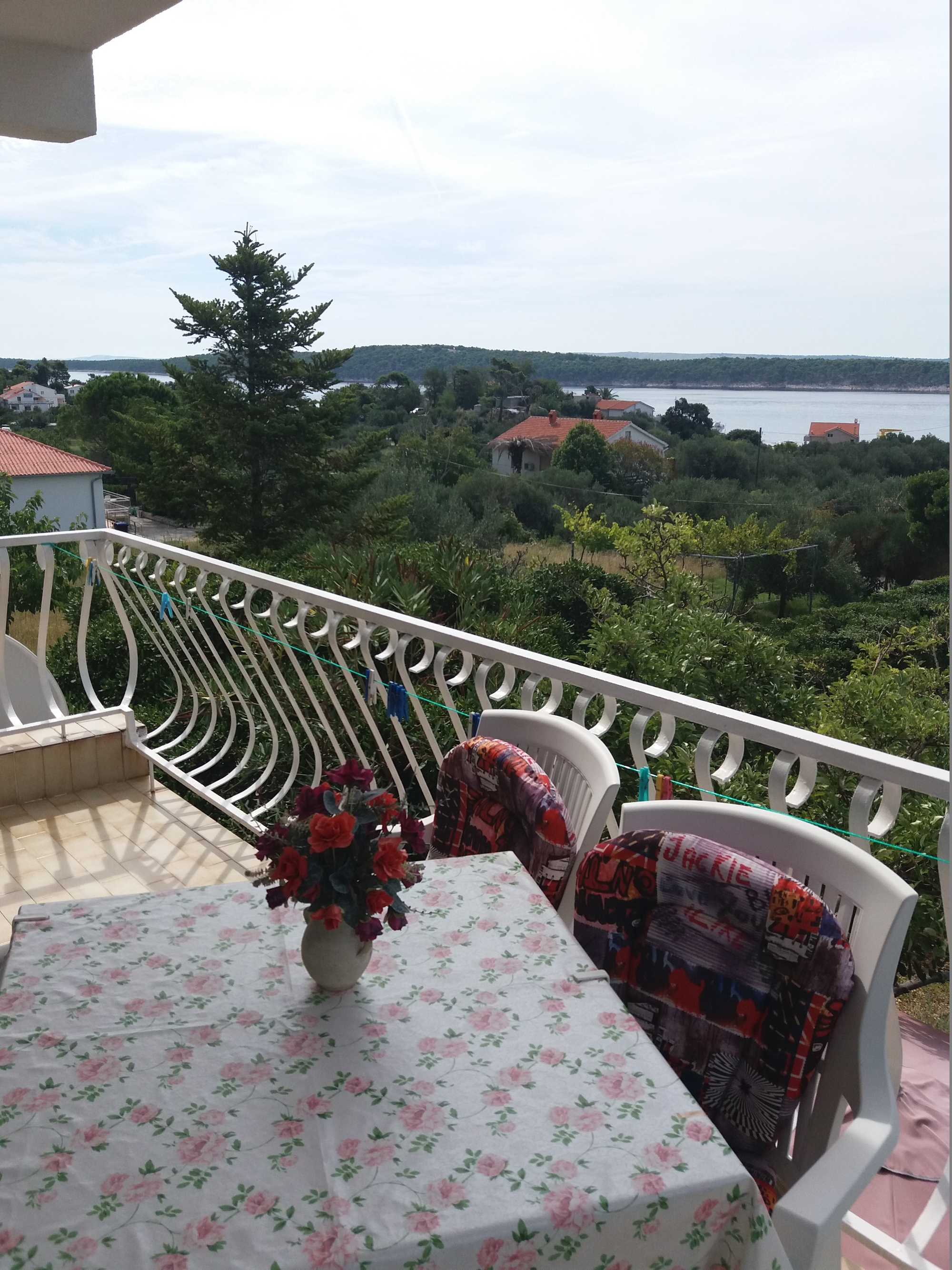 Two bedroom apartment with balcony and sea view Banjol, Rab  A-a