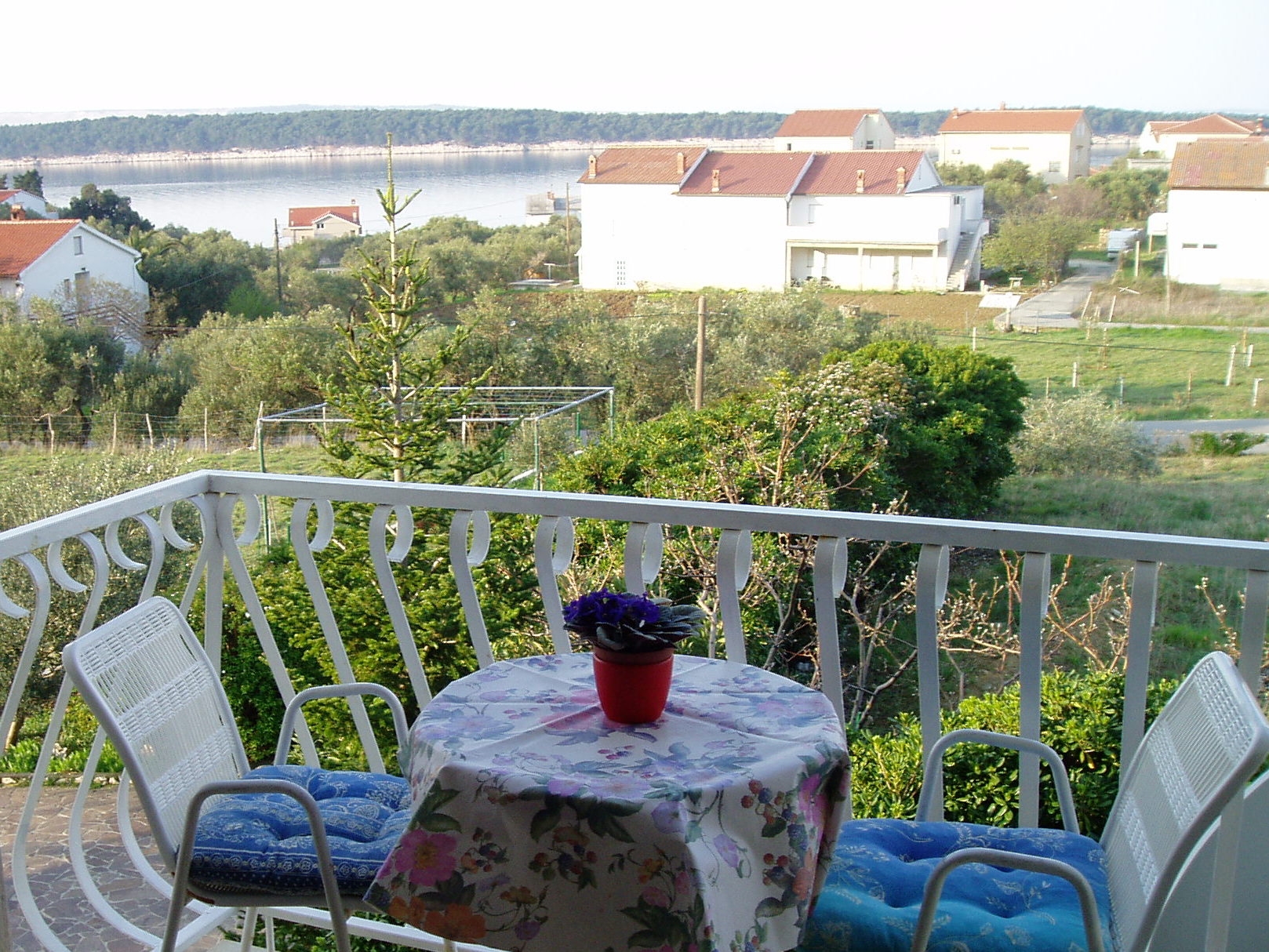 Two bedroom apartment with balcony and sea view Banjol, Rab  A-a