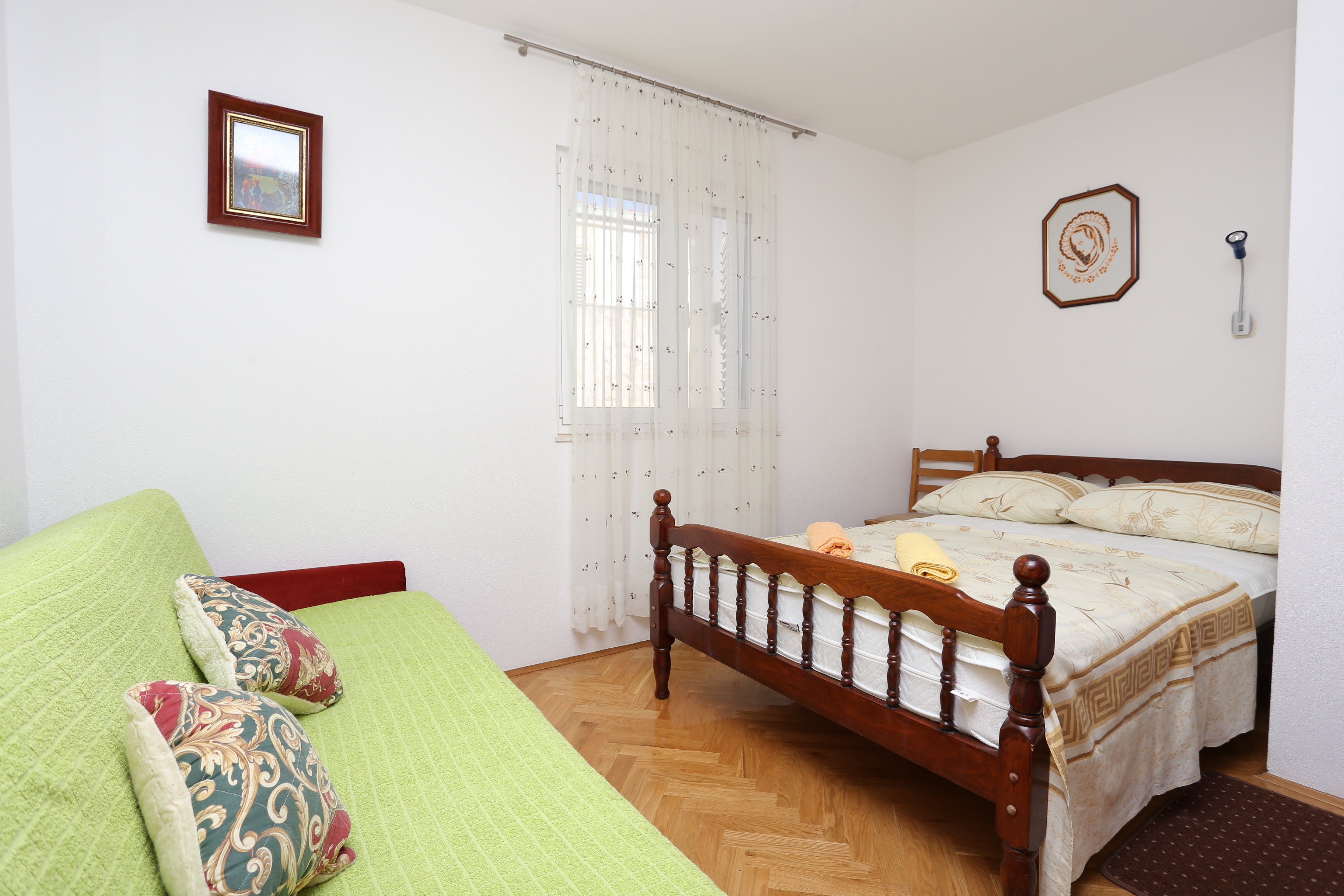 Two bedroom apartment with terrace Slatine, Čiovo  A-a
