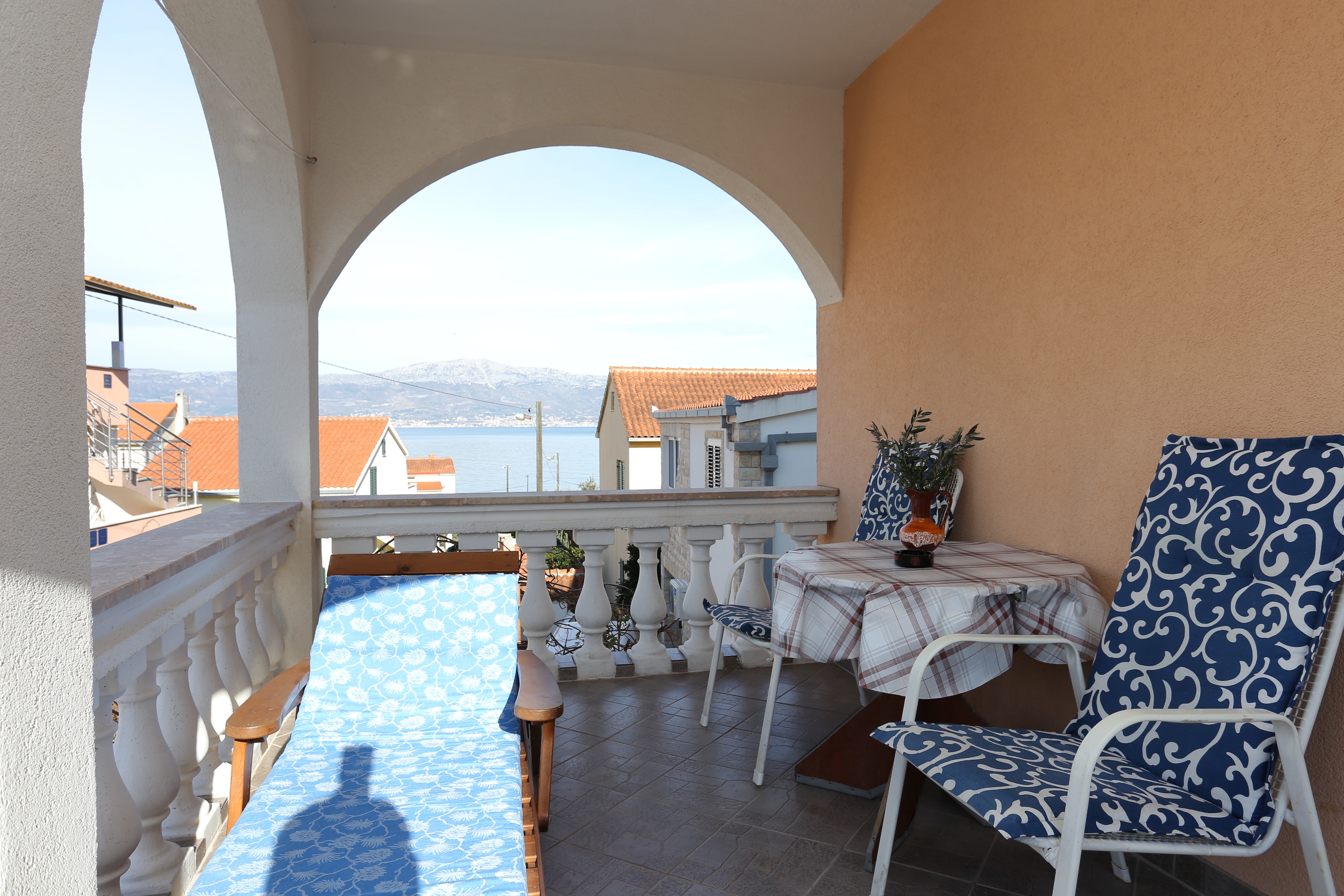 Two bedroom apartment with terrace and sea view Slatine, Čiovo (A-16341-b)