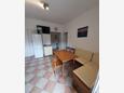 Slatine, Dining room in the apartment, air condition available, (pet friendly) and WiFi.