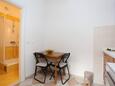Dining room Slatine, Dining room in the studio-apartment, (pet friendly) and WiFi.