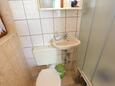 Ванная комната 2 Kaštel Stari, Ванная комната 2 в размещении типа apartment, Домашние животные допускаются и WiFi.