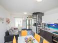 Obývací pokoj Stobreč, Obývací pokoj v ubytování typu apartment, s klimatizací a WiFi.