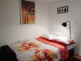 Spavaća soba Stobreč, Spavaća soba u smještaju tipa studio-apartment, dostupna klima i WiFi.
