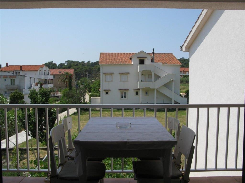 One bedroom apartment with terrace Palit, Rab  A-a