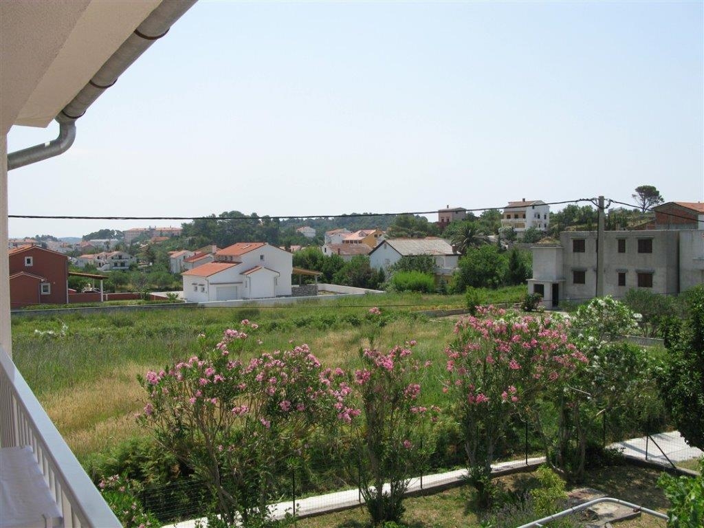 One bedroom apartment with terrace Palit, Rab  A-a