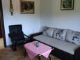 Gornja Krušica, Wohnzimmer in folgender Unterkunftsart apartment, Klimaanlage vorhanden, Haustiere erlaubt und WiFi.