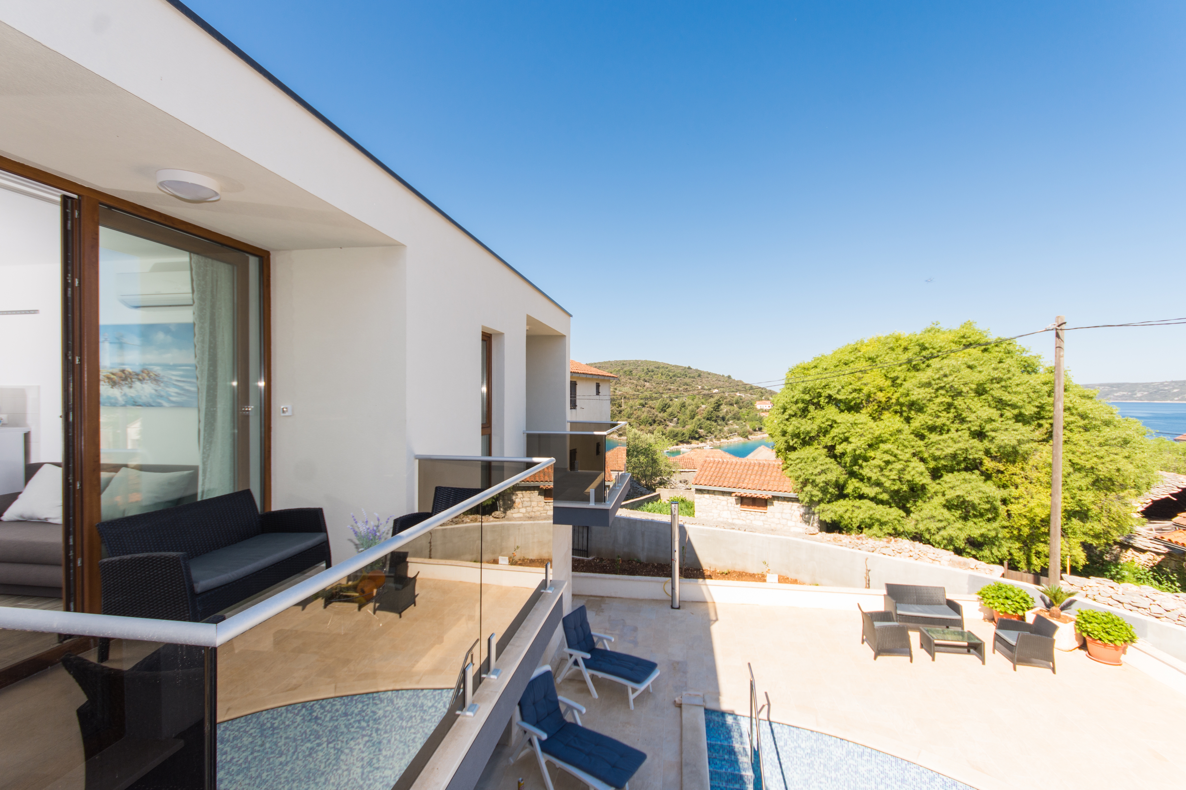 One bedroom apartment with terrace and sea view Drvenik Veliki, Drvenik  A-b
