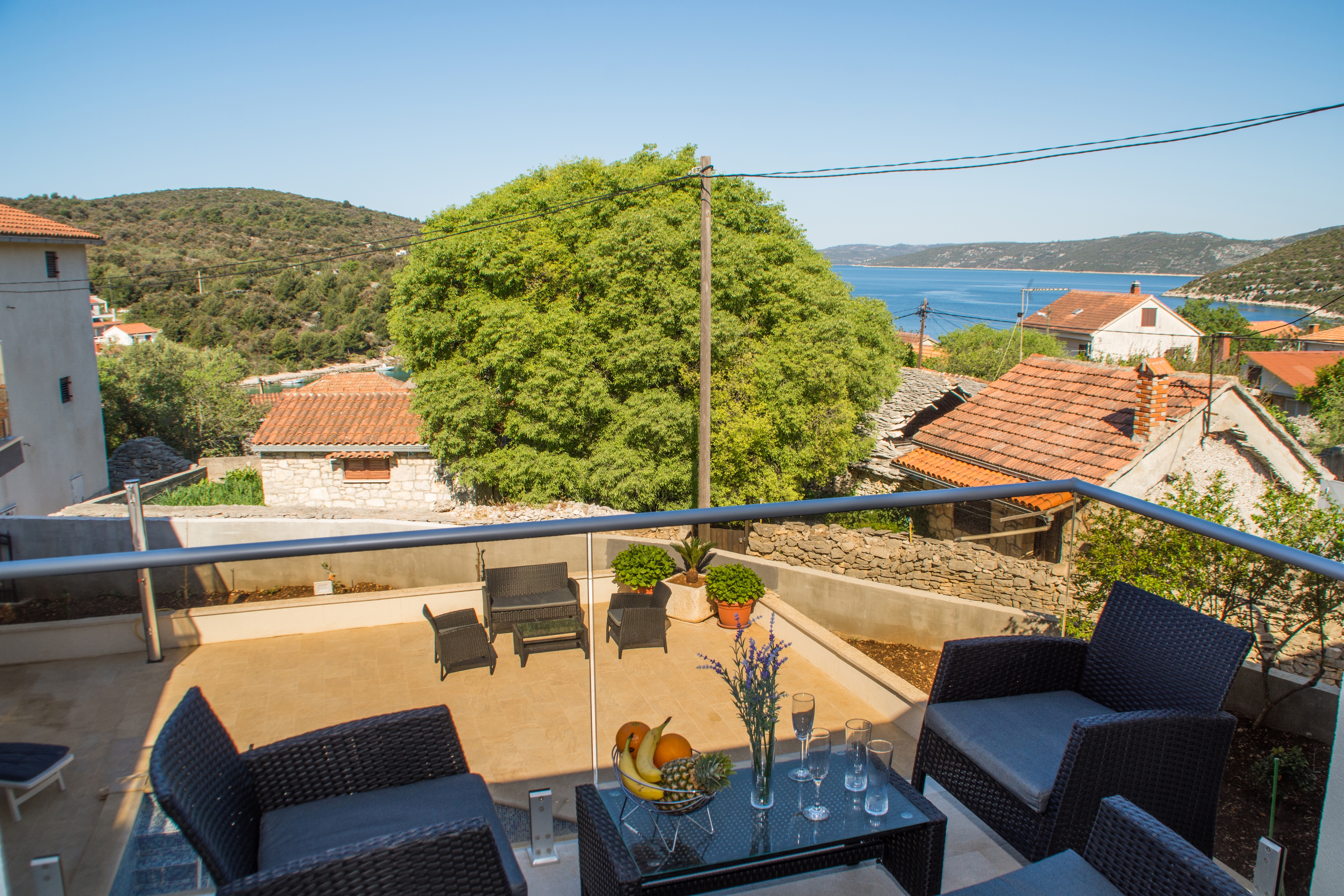 One bedroom apartment with terrace and sea view Drvenik Veliki, Drvenik  A-c