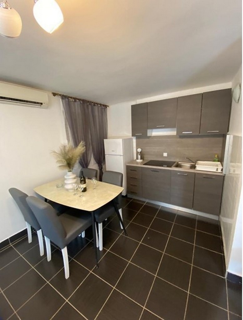 One bedroom apartment with terrace Baška Voda, Makarska  A-a