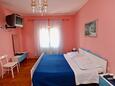 Bedroom 2 Sućuraj, Bedroom 2 in the apartment, (pet friendly) and WiFi.
