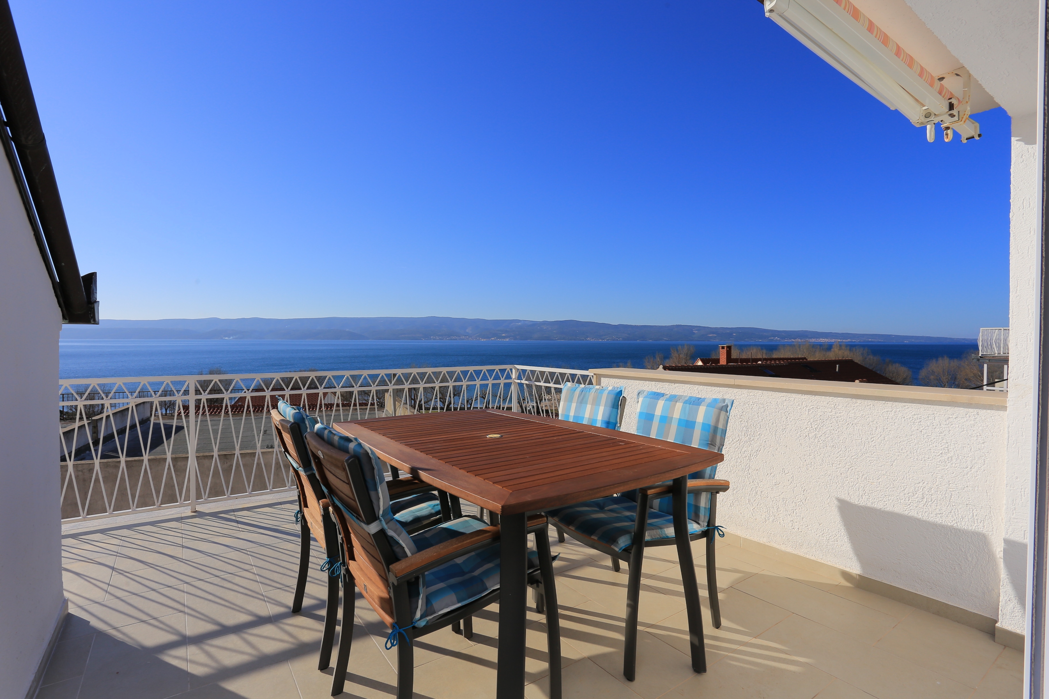 Two bedroom apartment with terrace and sea view Duće (Omiš) (A-16406-b) Two bedroom apartment with terrace and sea view Duće (Omiš) (A-16406-b)