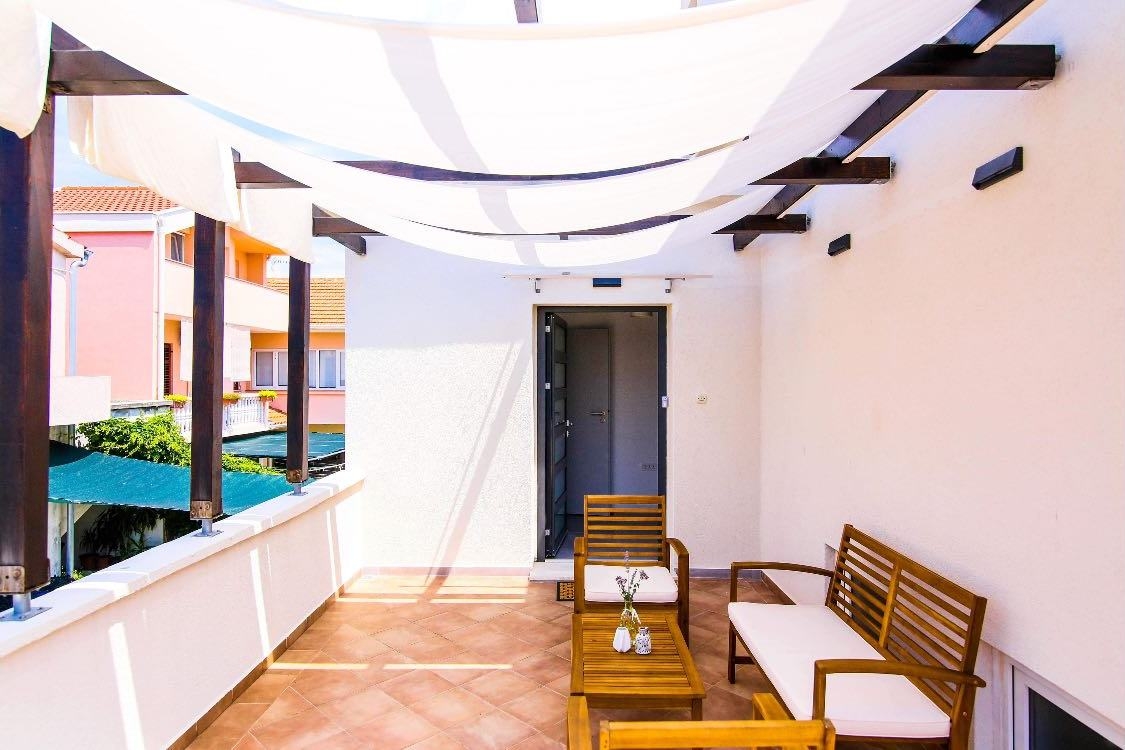 Two bedroom apartment with terrace and sea view Nin, Zadar  A-a