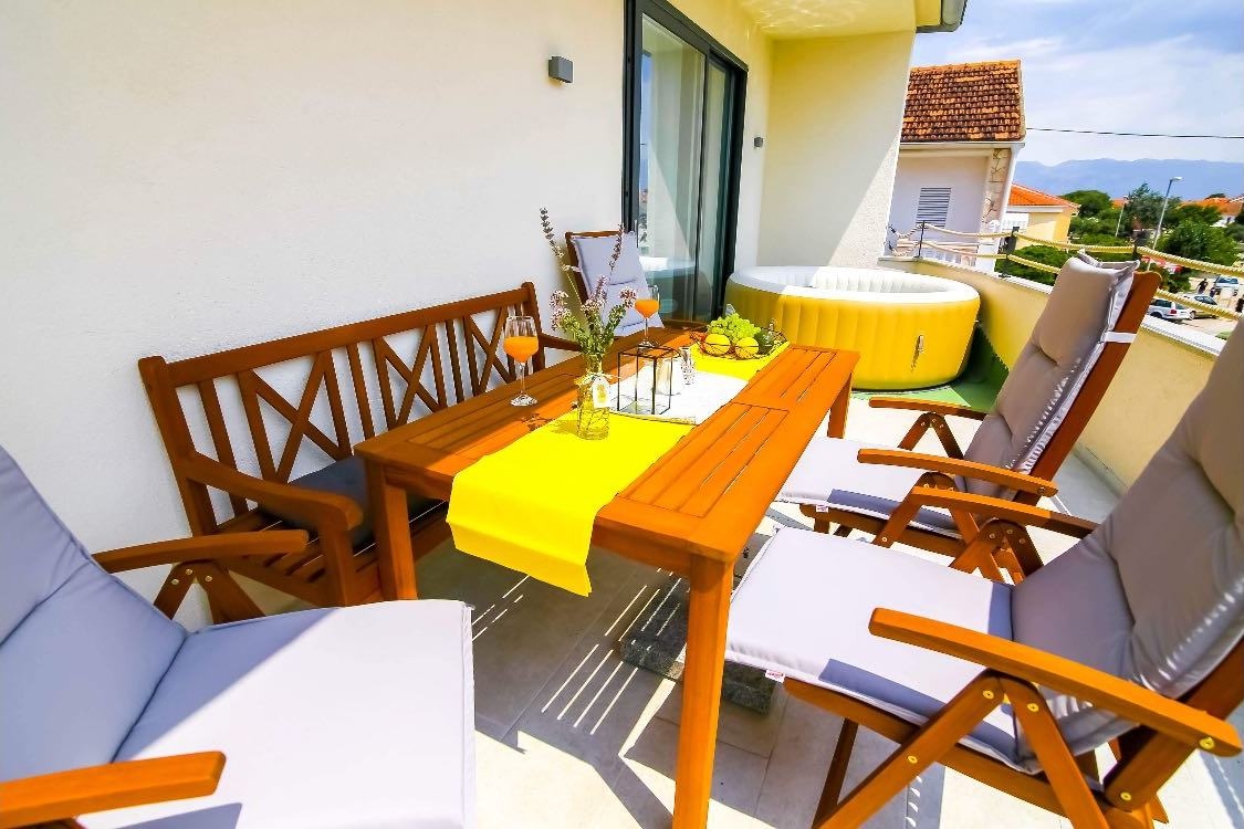 Two bedroom apartment with terrace and sea view Nin, Zadar  A-a