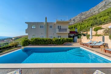 Property Lokva Rogoznica, Omiš, Property 16429 - Apartments with pebble beach.