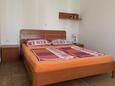 Ložnice Povljana, Ložnice v ubytování typu apartment, domácí mazlíčci povoleni a WiFi.