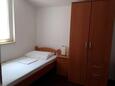 Ložnice Povljana, Ložnice v ubytování typu apartment, domácí mazlíčci povoleni a WiFi.