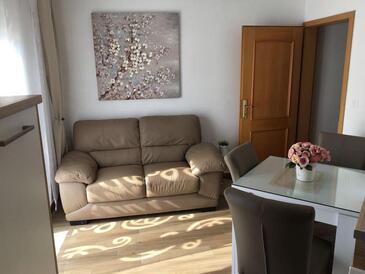 Sali, Eetkamer in the apartment, WiFi.