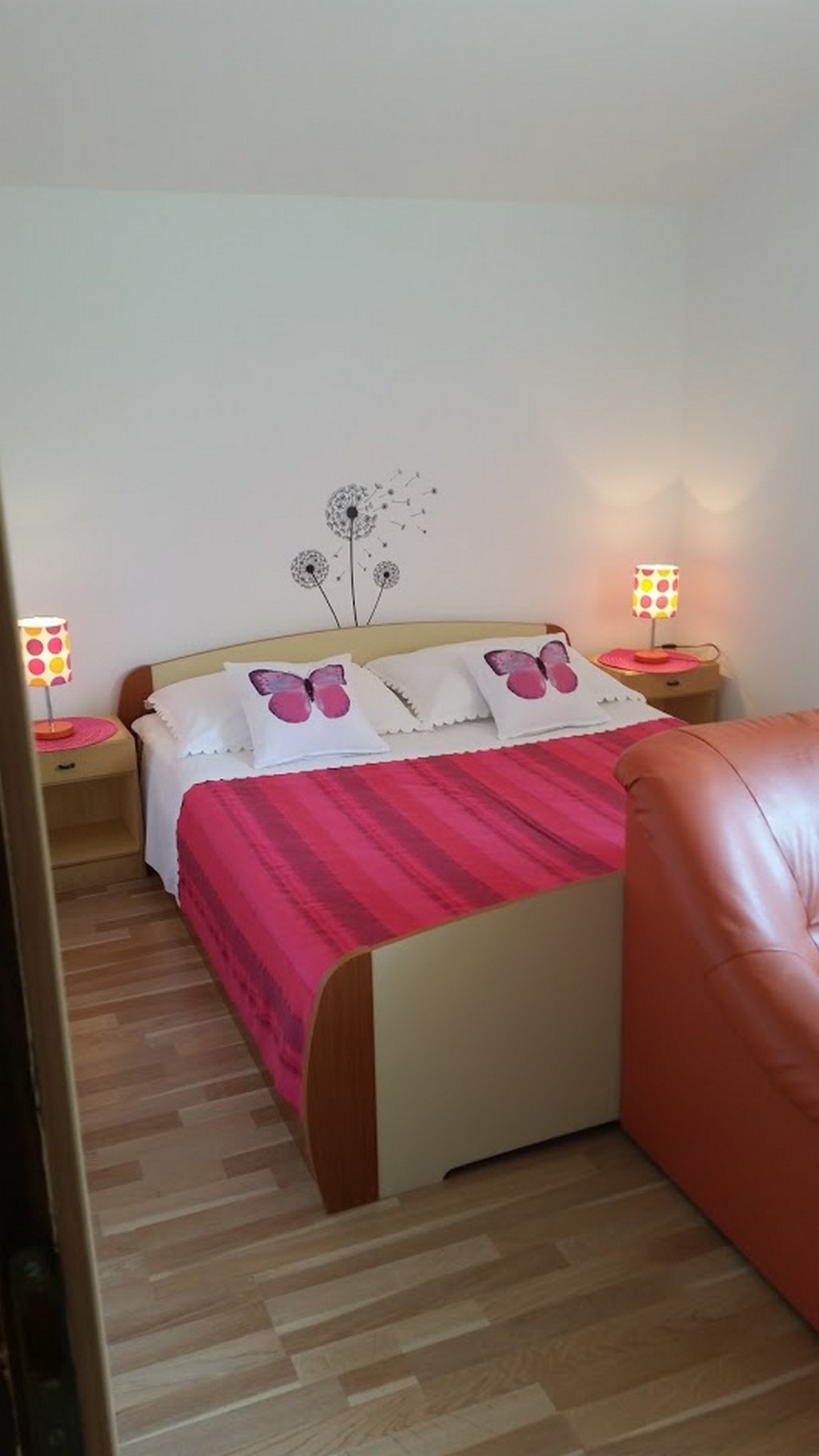 Jednosobni apartman s terasom i pogledom na more Kolan, Pag  A-a