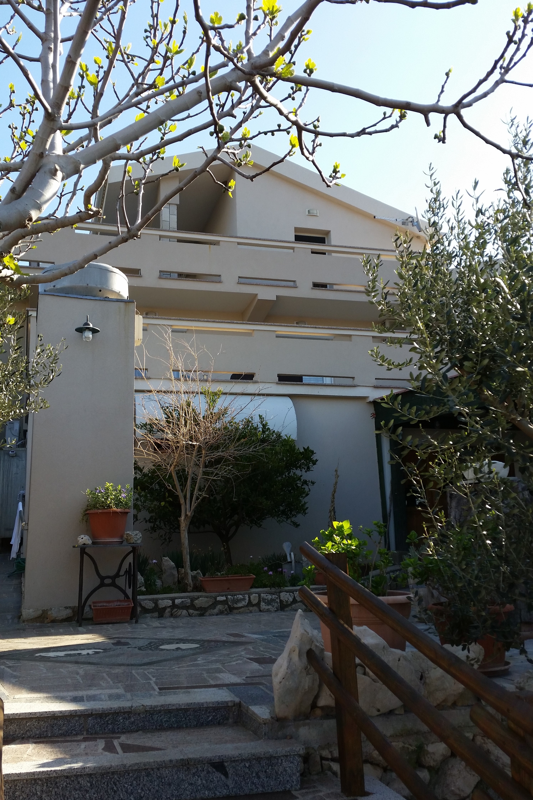 Jednosobni apartman s terasom i pogledom na more Kolan, Pag  A-a