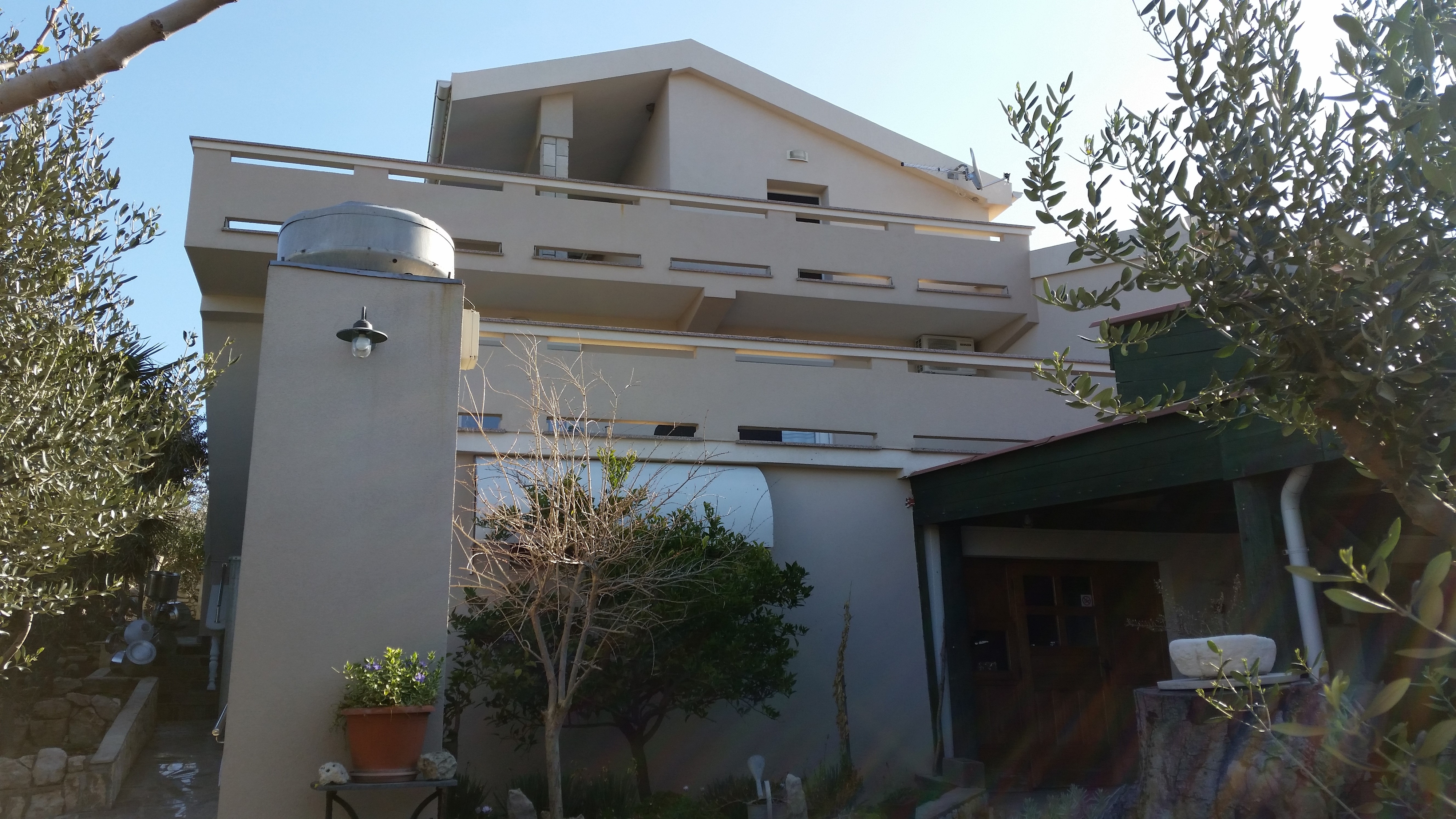 Jednosobni apartman s terasom i pogledom na more Kolan, Pag  A-a