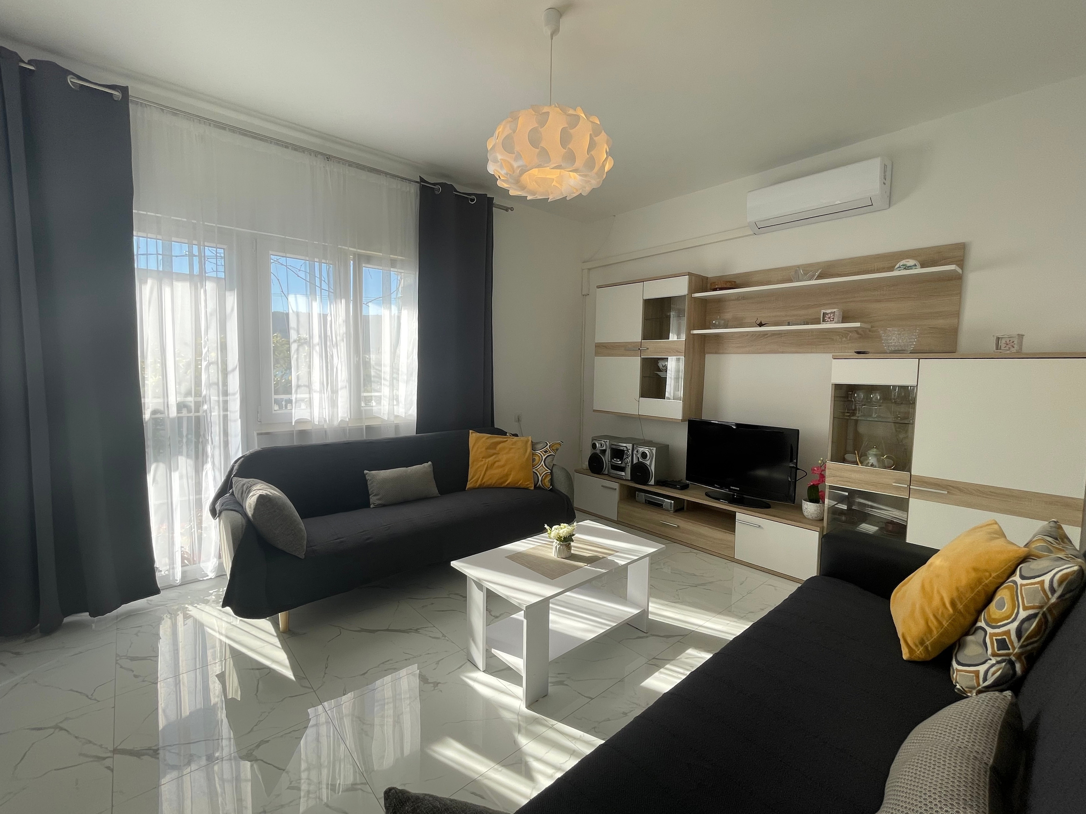 Two bedroom apartment near beach Vinišće, Trogir (A-16485-a) Two bedroom apartment near beach Vinišće, Trogir (A-16485-a)