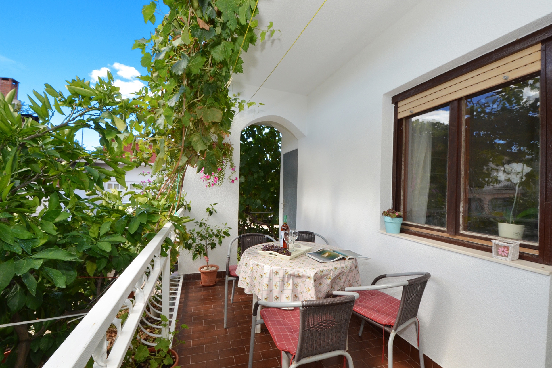 Two bedroom apartment near beach Vinišće, Trogir  A-a