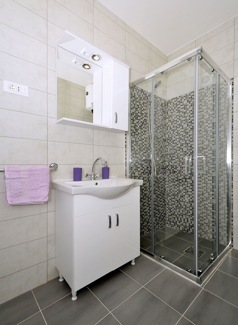 Two bedroom house near beach Vinišće, Trogir  K