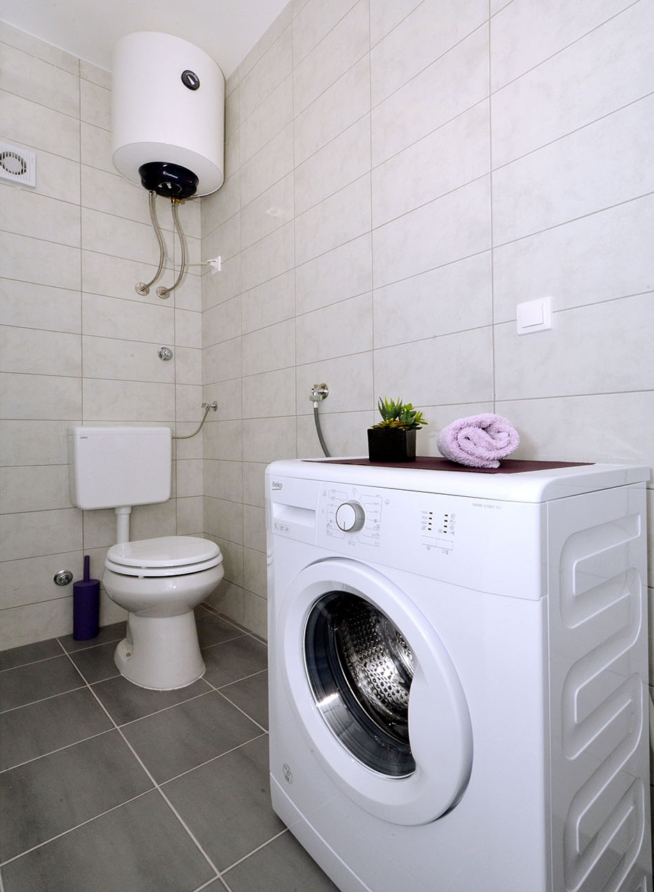 Two bedroom house near beach Vinišće, Trogir  K