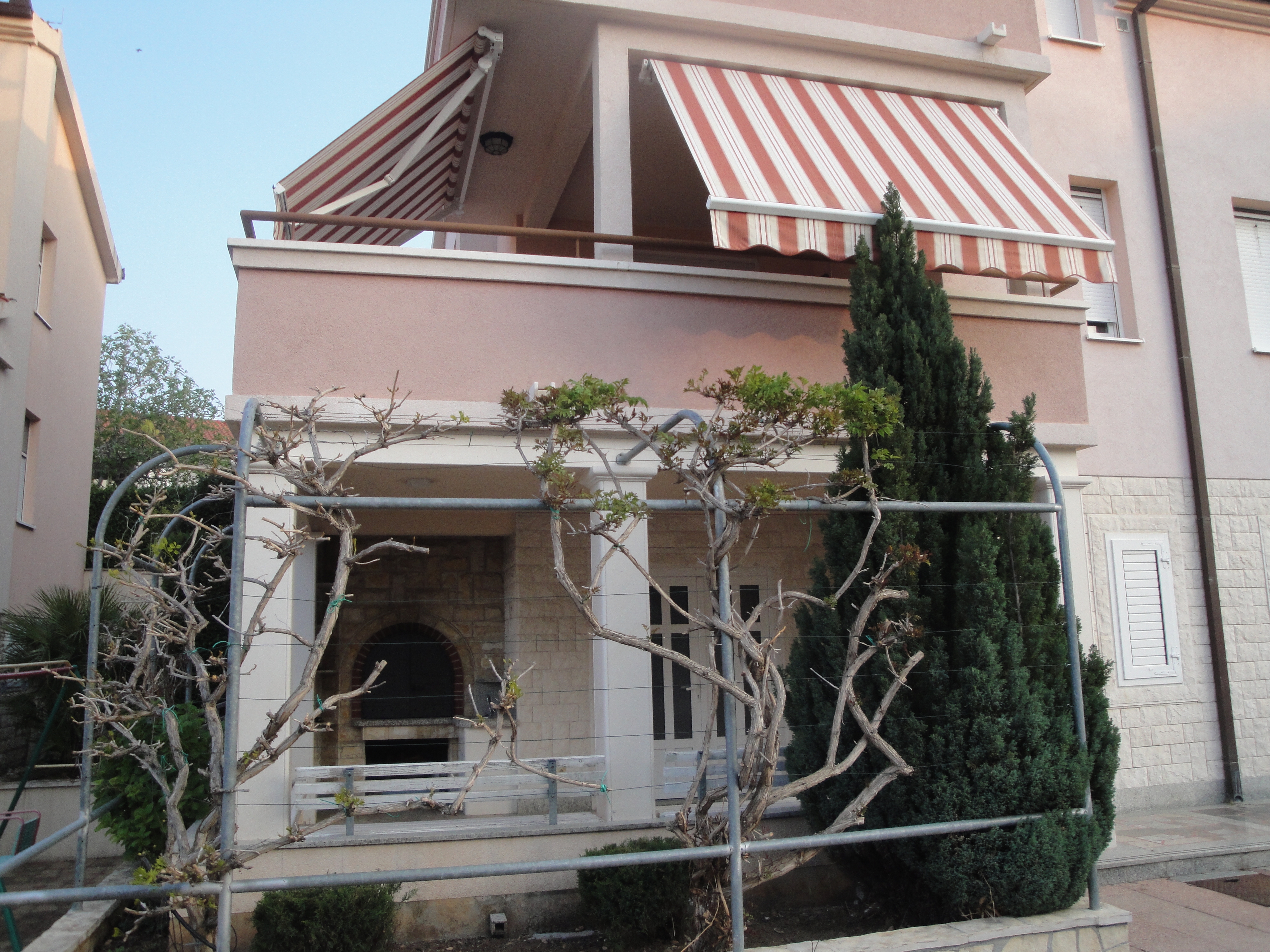 Two bedroom apartment with terrace and sea view Žaborić, Šibenik (A-16492-a)